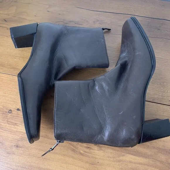 STUART WEITZMAN Ankle Boots Dark Brown Leather Bootie Back Zip US 7.5 Square toe