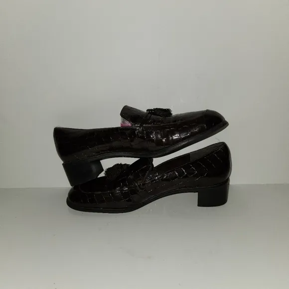 Stuart Weitzman Brown Tassel Crocodile Embossed Patent Leather Loafers Size 9.5