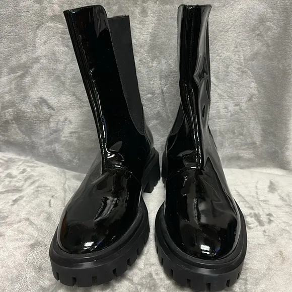 STUART WEITZMAN Coated Leather Trim Chelsea Boots Size 9