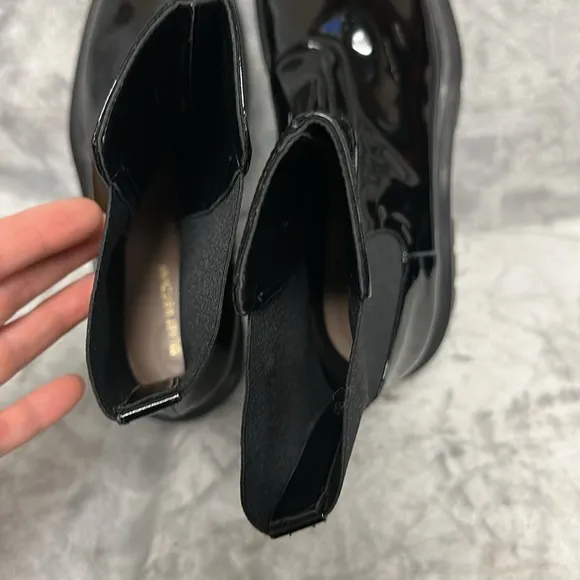 STUART WEITZMAN Coated Leather Trim Chelsea Boots Size 9