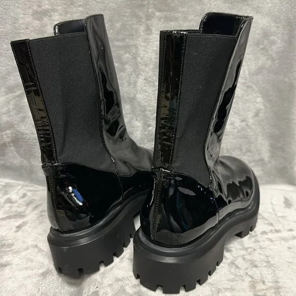 STUART WEITZMAN Coated Leather Trim Chelsea Boots Size 9
