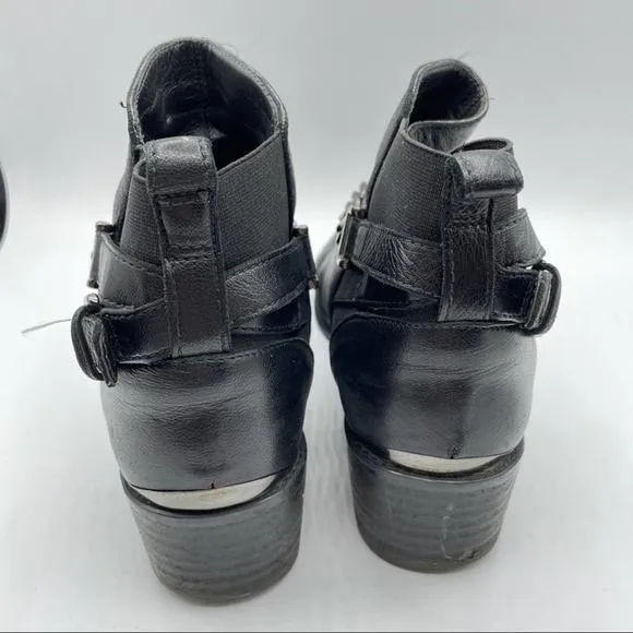 STUART WEITZMAN Onthestreet Leather Chainlink Ankle Boots Black