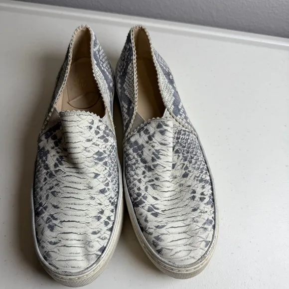 Stuart Weitzman Size 7 Gray White Sneakers Shoes Snakeskin Nuggets Slip-On