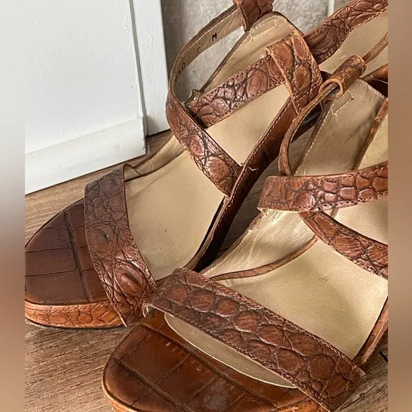 Stuart Weitzman Women's Crocodile Phoenix Leather Sandals Brown Size 7
