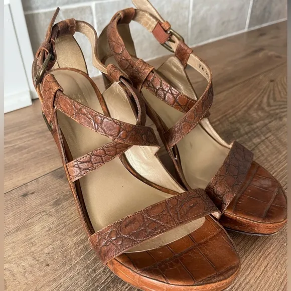 Stuart Weitzman Women's Crocodile Phoenix Leather Sandals Brown Size 7