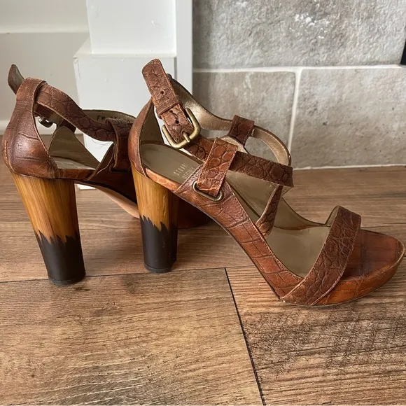 Stuart Weitzman Women's Crocodile Phoenix Leather Sandals Brown Size 7
