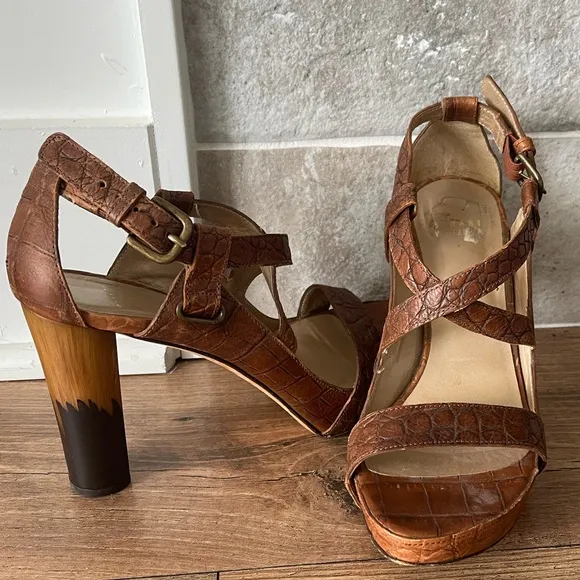 Stuart Weitzman Women's Crocodile Phoenix Leather Sandals Brown Size 7