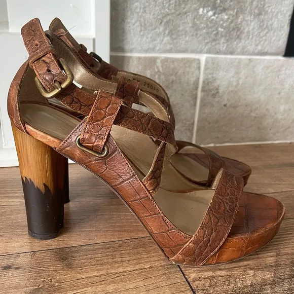 Stuart Weitzman Women's Crocodile Phoenix Leather Sandals Brown Size 7