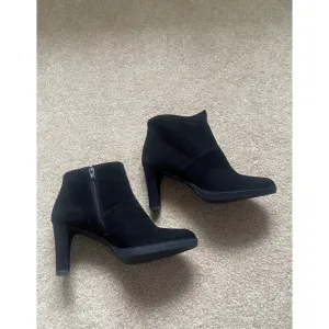 Stuart Weitzman Womens Honcho Black Suede Platform Ankle Booties Size 6 LIKE NEW