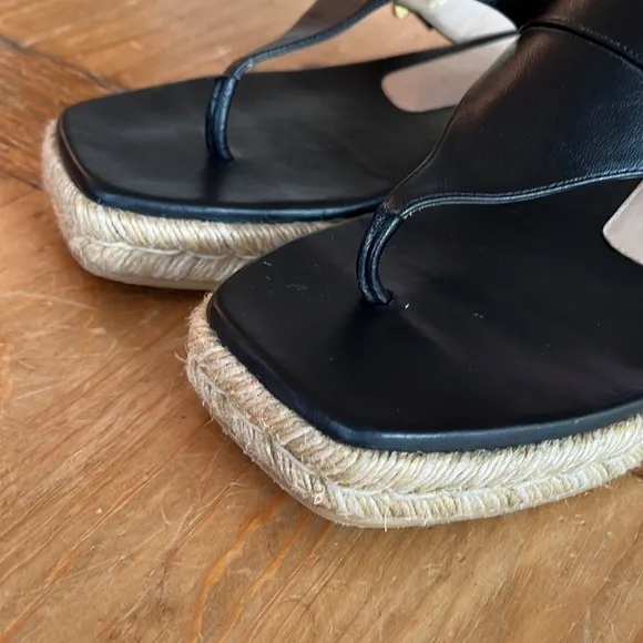 STUART Weitzman Women’s Pearl Wedge Embellished Thong Sandals Black Jute 10