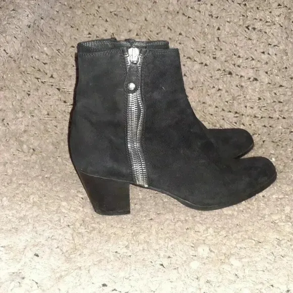 STUART WEITZMAN-Zipzipzip-Black Suede Leather Ankle Boots-Size 7.5-Excellent