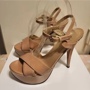Stuart Weitzman &quot;Nexus&quot; Beige Patent Leather Platform Sandals Size 8 MSRP $450