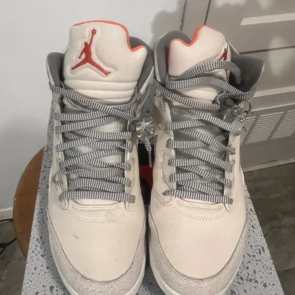 Stylish Cream and Gray Sneakers Retro 5 Craft Original Nikes suede