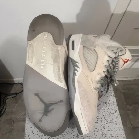 Stylish Cream and Gray Sneakers Retro 5 Craft Original Nikes suede