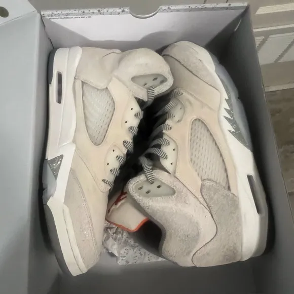Stylish Cream and Gray Sneakers Retro 5 Craft Original Nikes suede