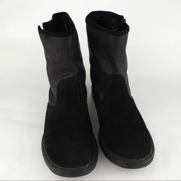 Sundance black leather perf ankle boots sz 9.5