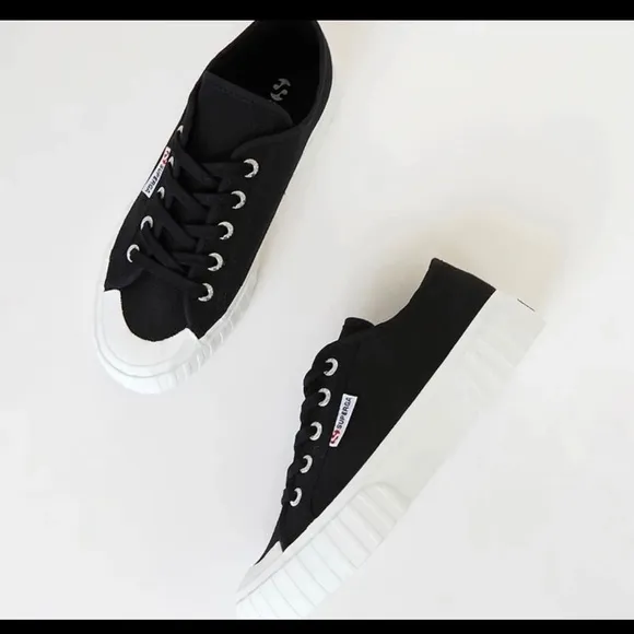 Superga toecap fashion sneakers NWT