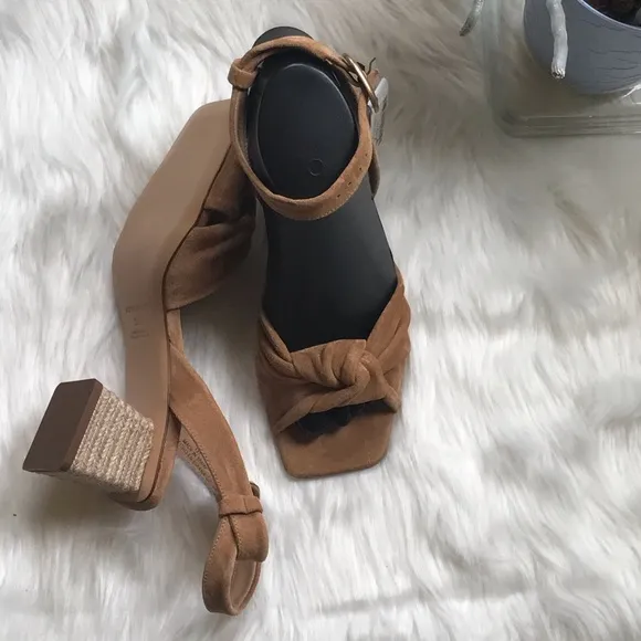 Sz 5 U..S. | ZARA UTERQUE | Tan Block Heel / Vamp Knot Sandals 💋