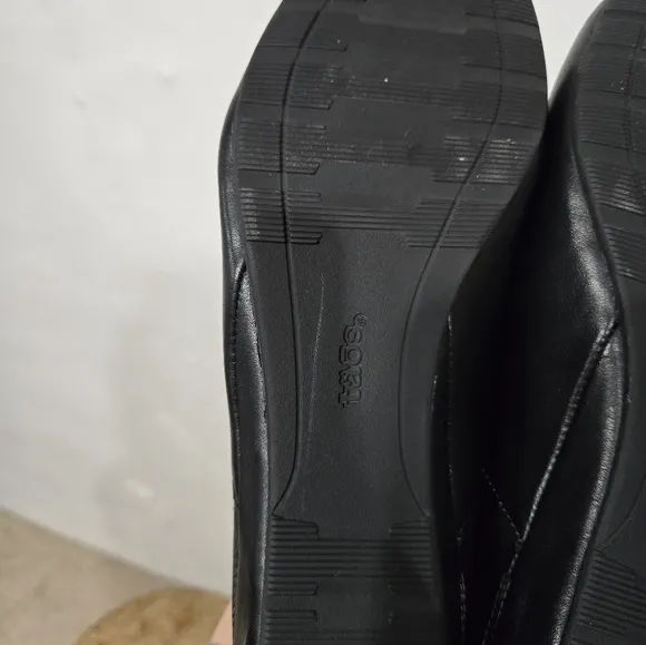 Taos Scheme Black Low Wedge Leather Slip On Loafers 10