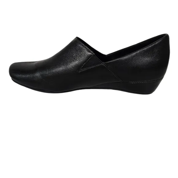 Taos Scheme Black Low Wedge Leather Slip On Loafers 10