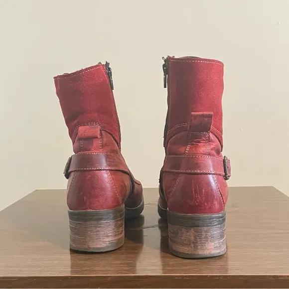 Taos Women’s Boots Leather and Suede Red Lace High Top Sz 7-7.5 (38)