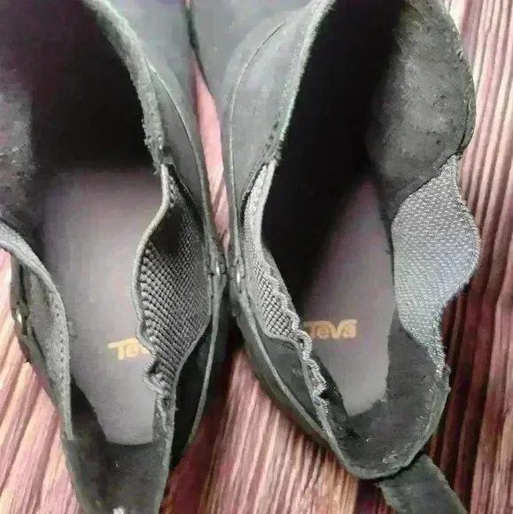 Teva Womans 10 slip on leather boots
