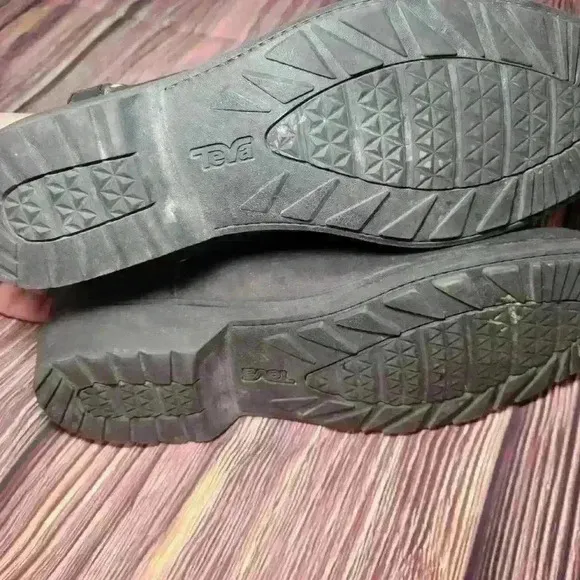 Teva Womans 10 slip on leather boots