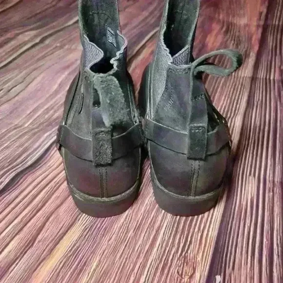 Teva Womans 10 slip on leather boots