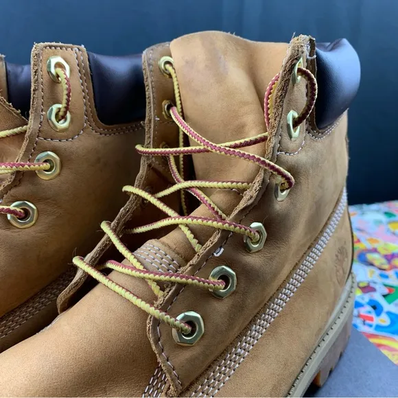 Timberland Classic 6 Inch Wheat Boots Size 6.5Y / 8 Women's