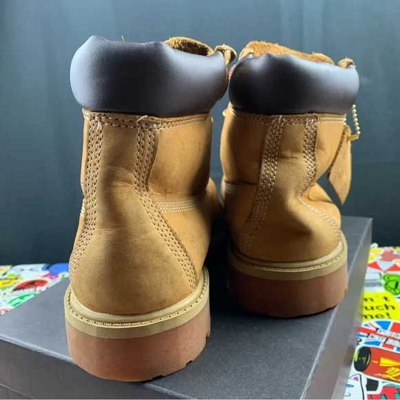 Timberland Classic 6 Inch Wheat Boots Size 6.5Y / 8 Women's