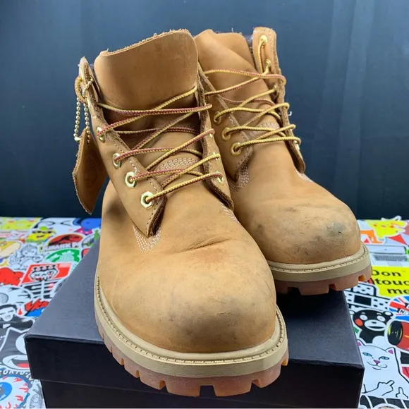 Timberland Classic 6 Inch Wheat Boots Size 6.5Y / 8 Women's