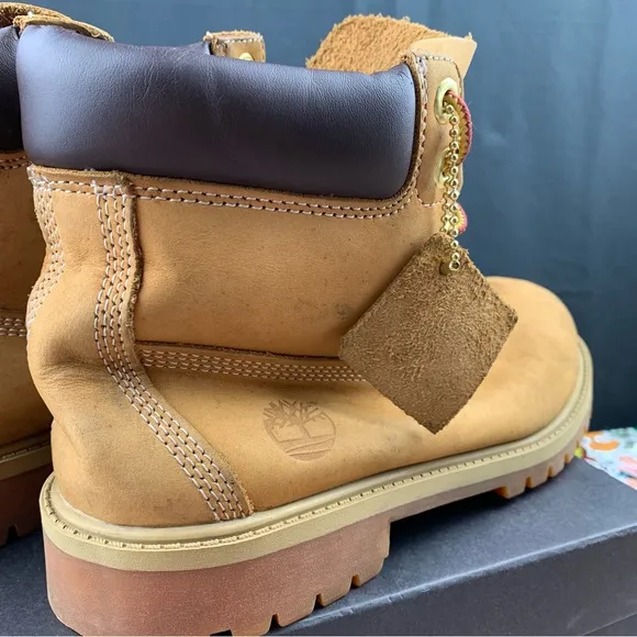 Timberland Classic 6 Inch Wheat Boots Size 6.5Y / 8 Women's