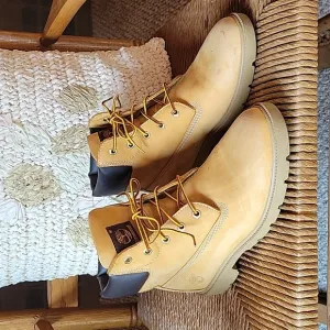 Timberland classic 6&quot; boots, size 7