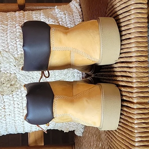 Timberland classic 6&quot; boots, size 7