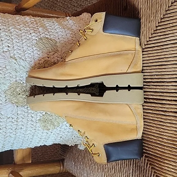 Timberland classic 6&quot; boots, size 7