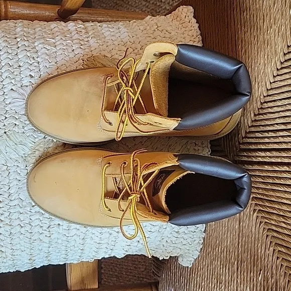 Timberland classic 6&quot; boots, size 7