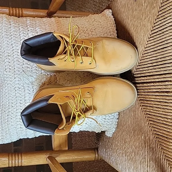Timberland classic 6&quot; boots, size 7