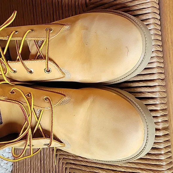Timberland classic 6&quot; boots, size 7