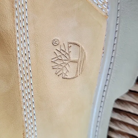 Timberland classic 6&quot; boots, size 7