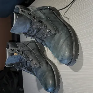 Timberland Classic Black Boots (Big Boys) 4.5 Great Condition.  (6.5 in Women's)