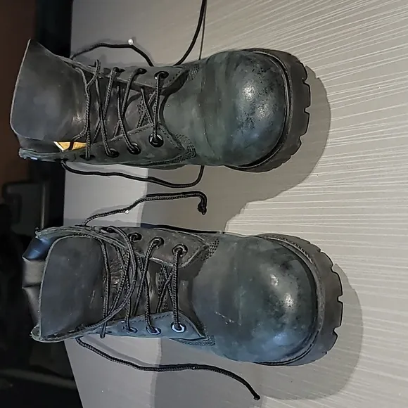 Timberland Classic Black Boots (Big Boys) 4.5 Great Condition.  (6.5 in Women's)