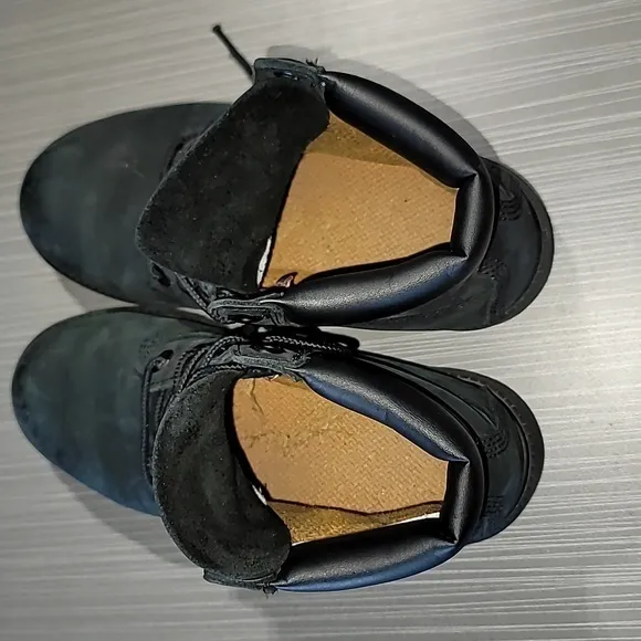 Timberland Classic Black Boots (Big Boys) 4.5 Great Condition.  (6.5 in Women's)