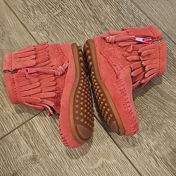 Toddler pink Minnetonka boots. Brand new. Never worn