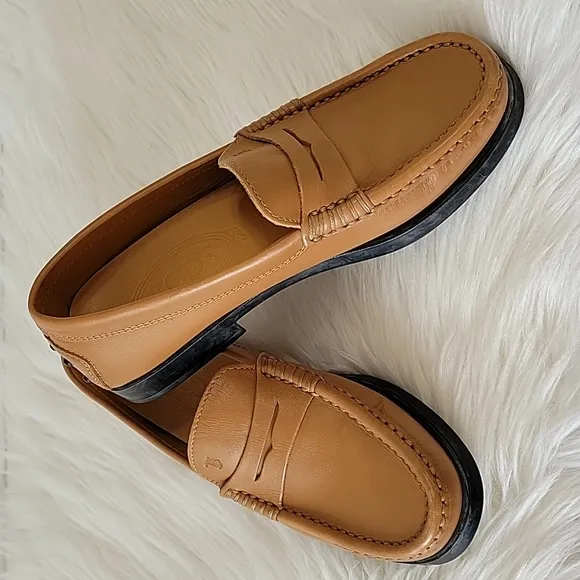 Tods penny slot  leather loafers size 35