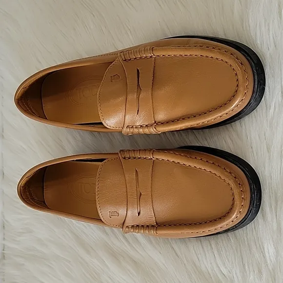 Tods penny slot  leather loafers size 35