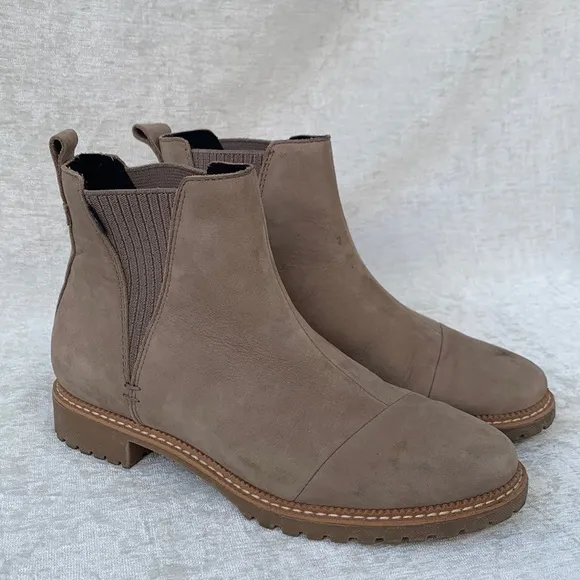 Toms Cleo Tan Suede Lug Soles Pull On Ankle Boots