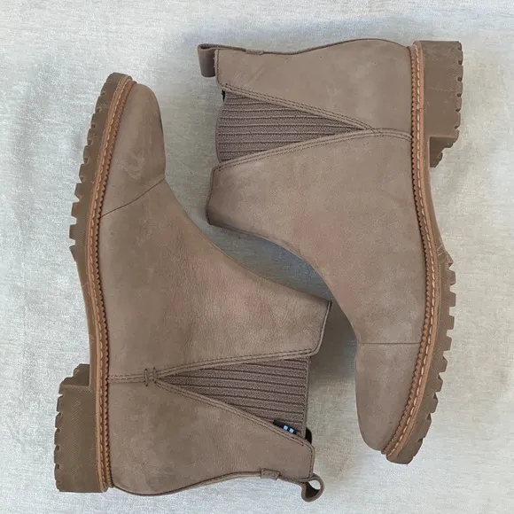 Toms Cleo Tan Suede Lug Soles Pull On Ankle Boots