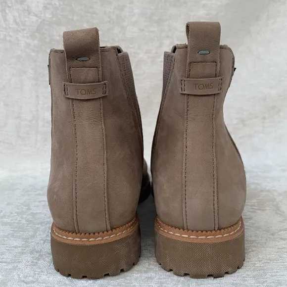 Toms Cleo Tan Suede Lug Soles Pull On Ankle Boots