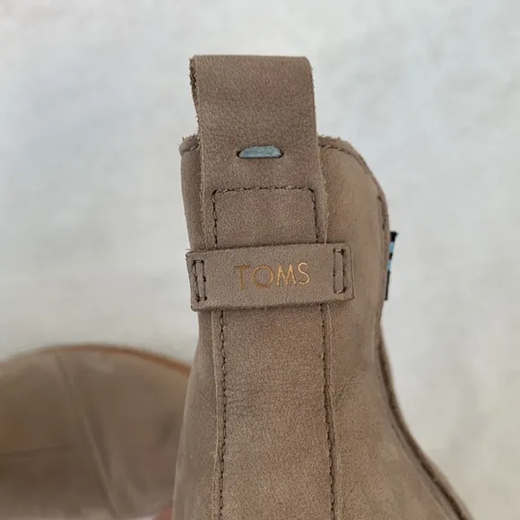 Toms Cleo Tan Suede Lug Soles Pull On Ankle Boots