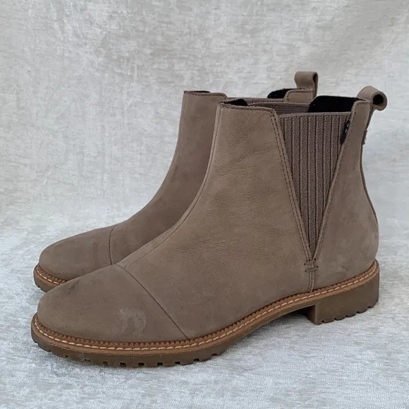 Toms Cleo Tan Suede Lug Soles Pull On Ankle Boots